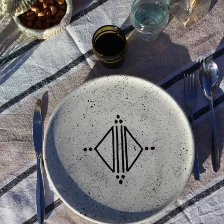 Grande assiette plate en céramique | Collection “Amazing Amazigh”
