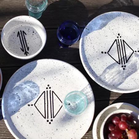 Grande assiette plate en céramique | Collection “Amazing Amazigh”